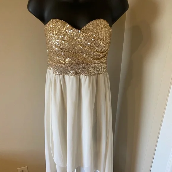 Dress - Picture 4 of 15